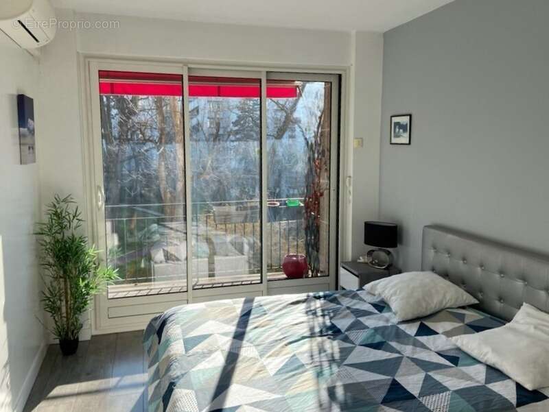 Neuilly sur seine 92200 rue longchamp - aux encheres - appartement t4 meuble/terrasse balcon+cave - photo 9