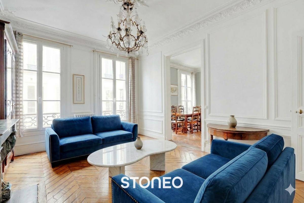Appartement à PARIS-8E