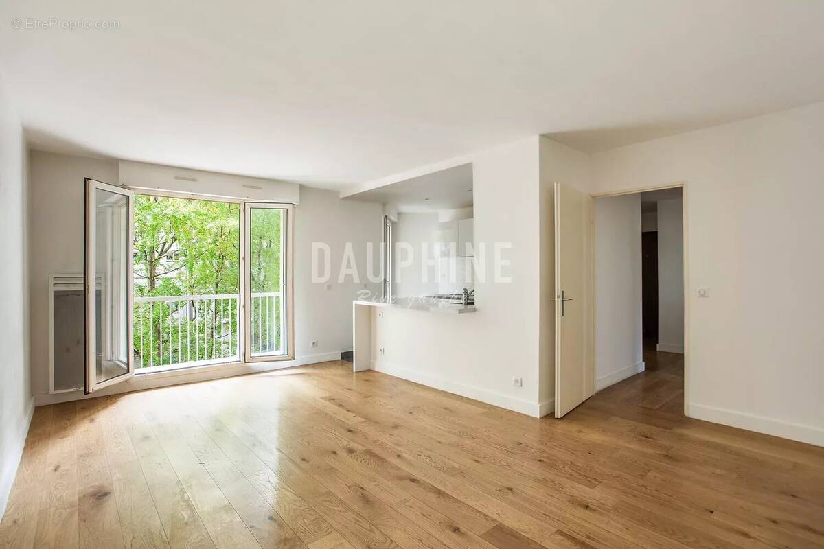 Appartement à COURBEVOIE