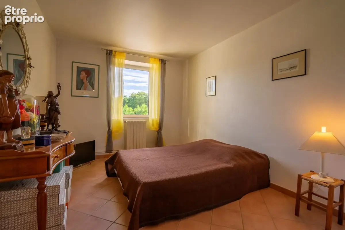 Grange en pierre restaurée (5 chambres) avec dépendance s et piscine. - photo 12