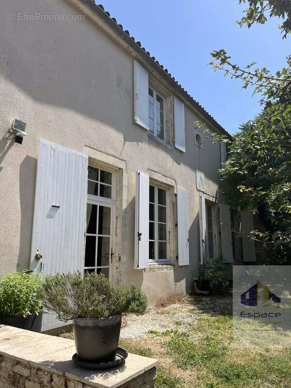 Maison à MONTROY
