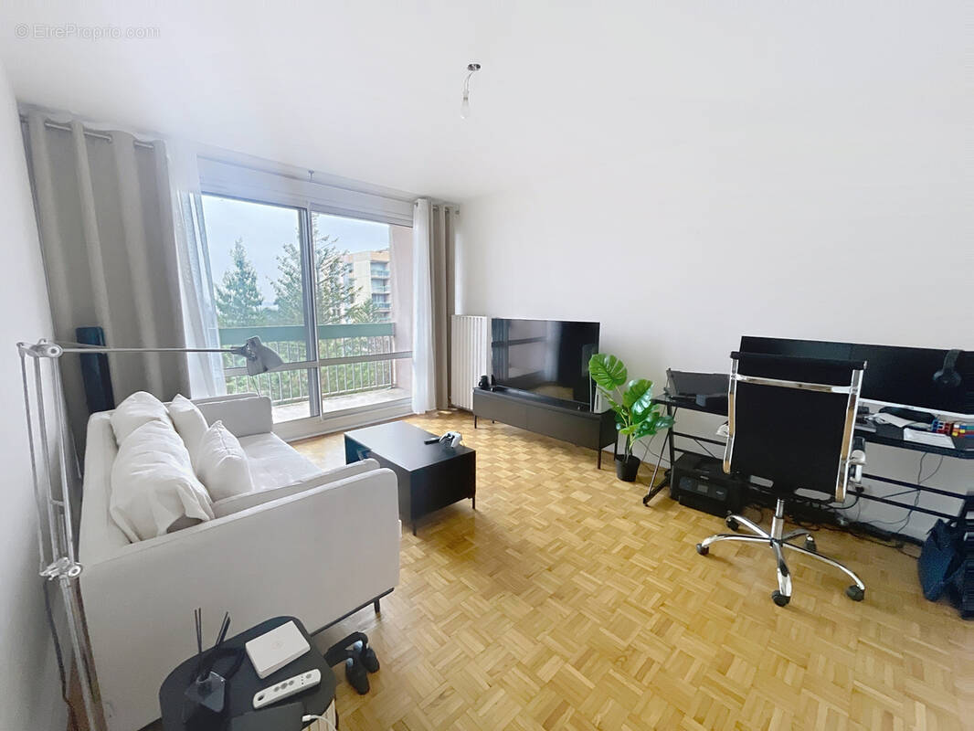 Appartement à SAINT-GENIS-LAVAL