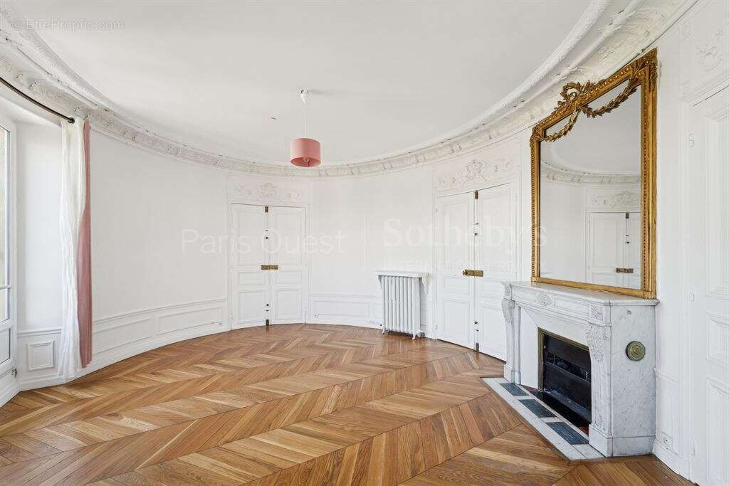 Appartement à PARIS-8E