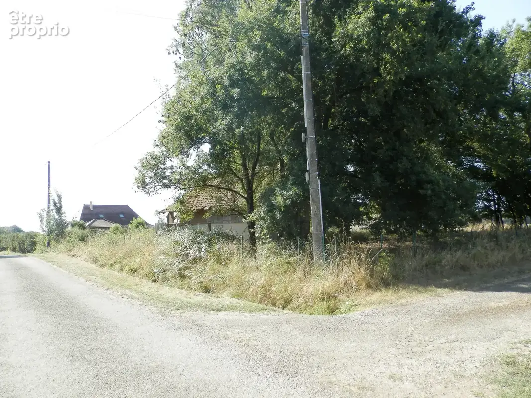 ACCÈS TERRAIN