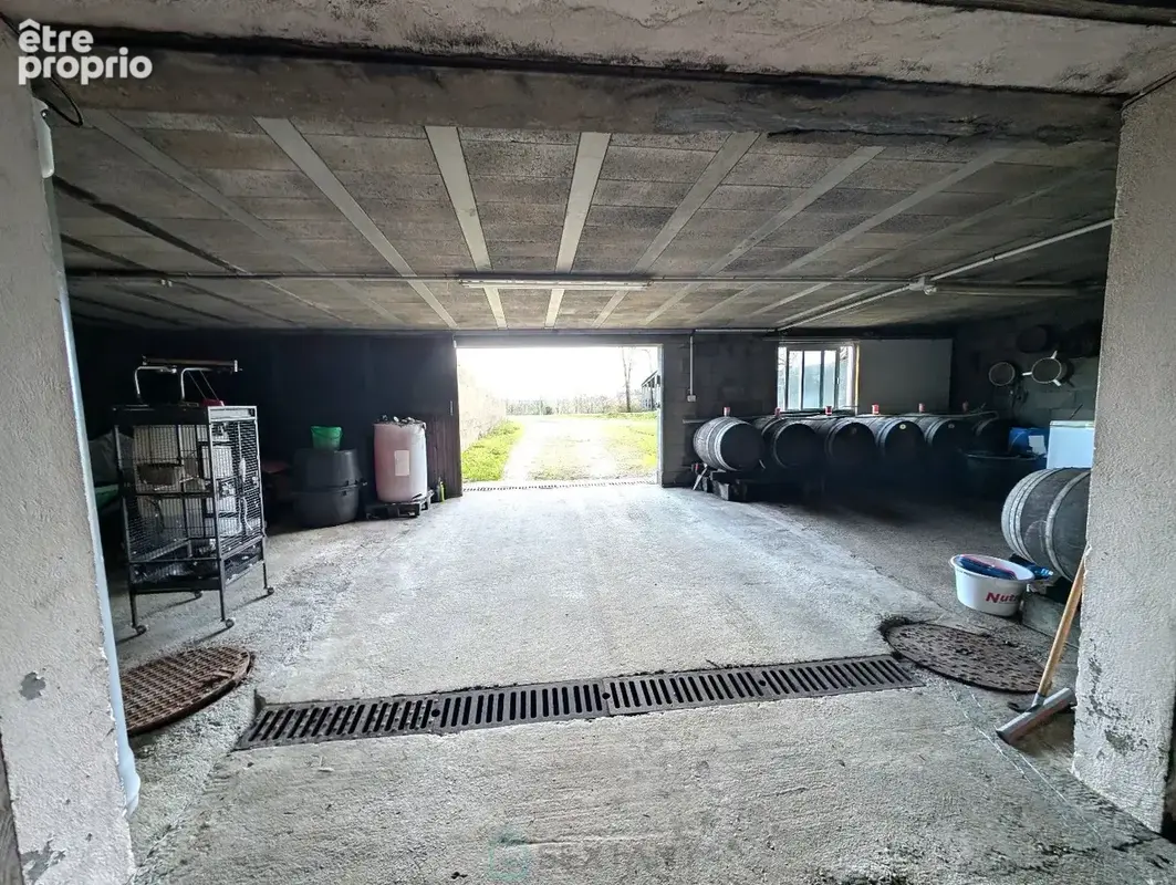 Propriété sur 27 hectares, maison 179 m2, bâtiments de 700 m2 salle de réception et 600 m2 garage - photo 15