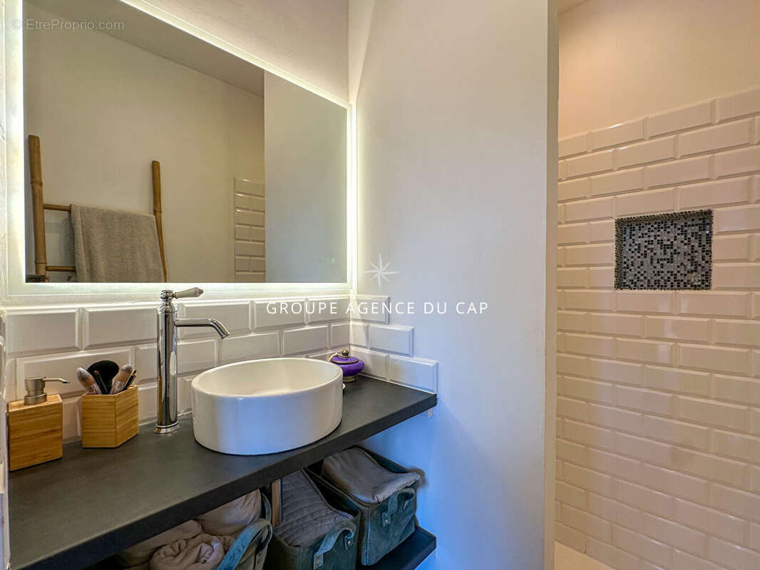 A vendre villa de charme 4 chambres terrain plat piscine parking proche mer aux issambres - photo 13