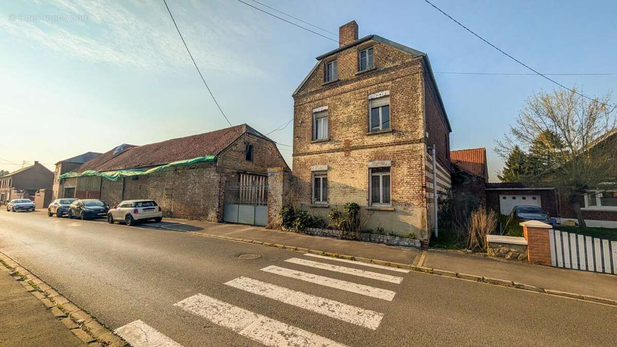 Maison à WALINCOURT-SELVIGNY