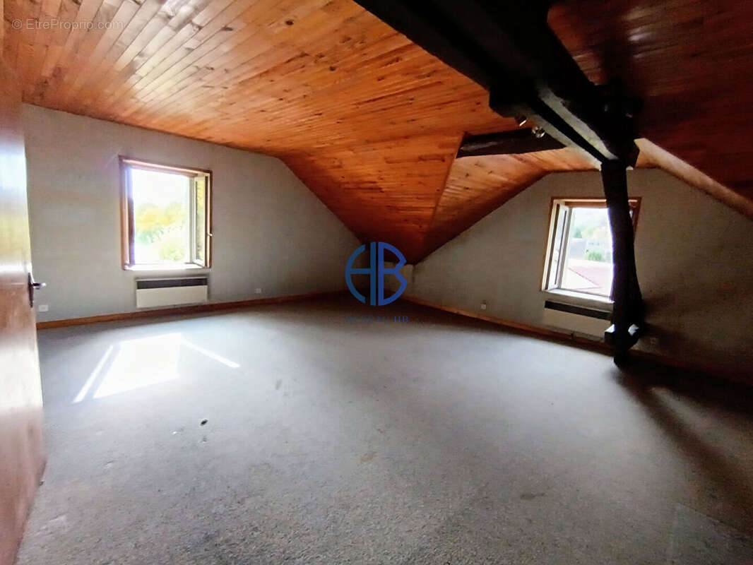 Maison à VIRIEU-LE-GRAND