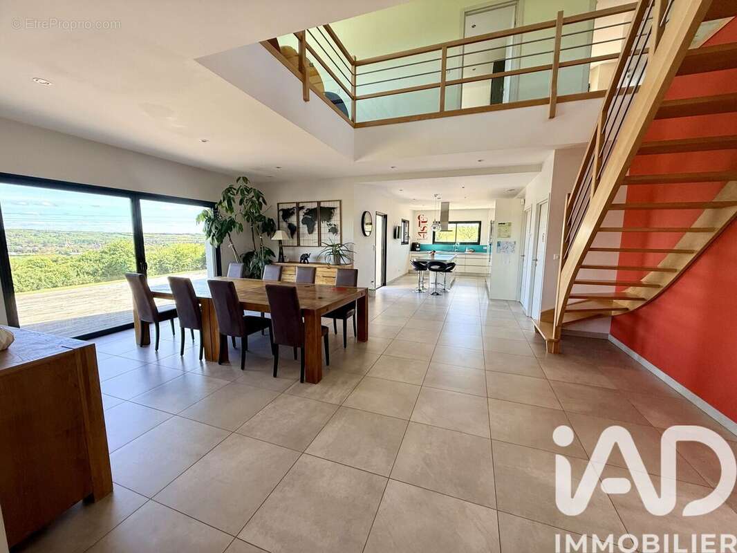 Maison 215 m² à Vouneuil-Sur-Vienne  - photo 8