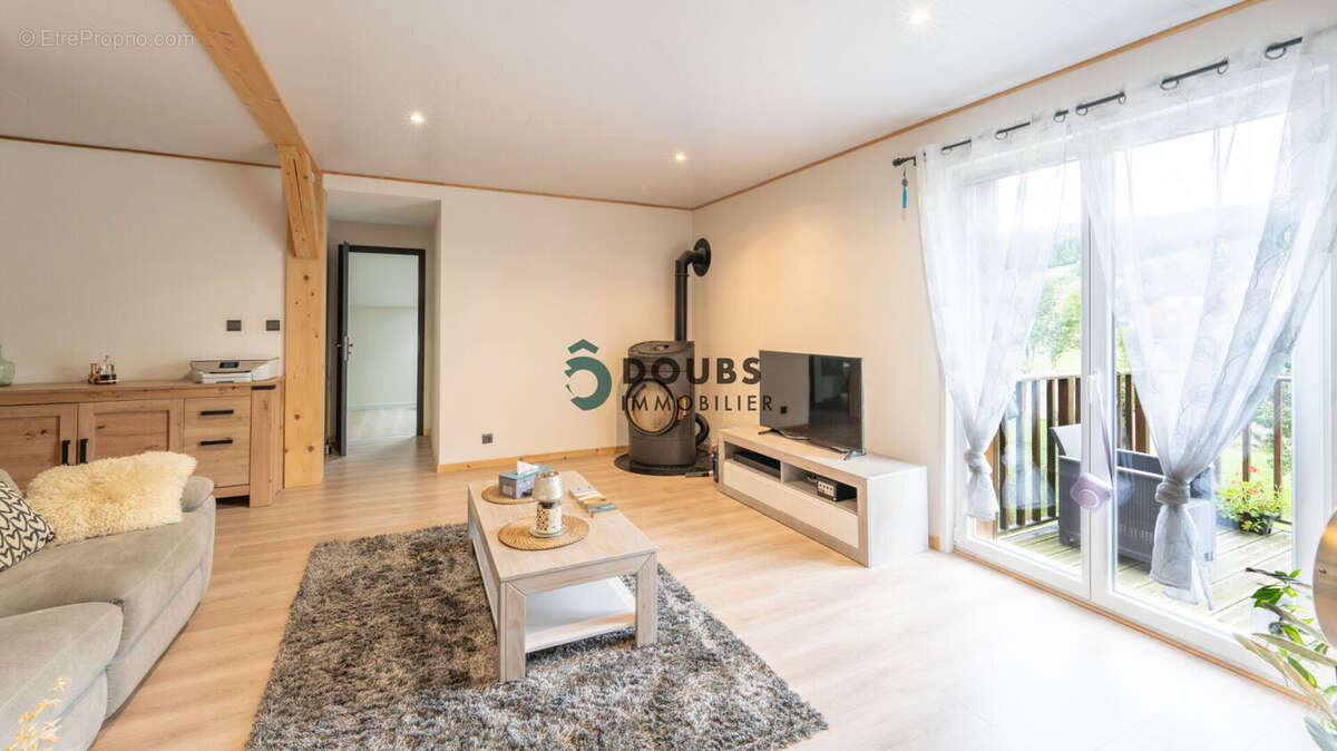 Maison à GUYANS-VENNES