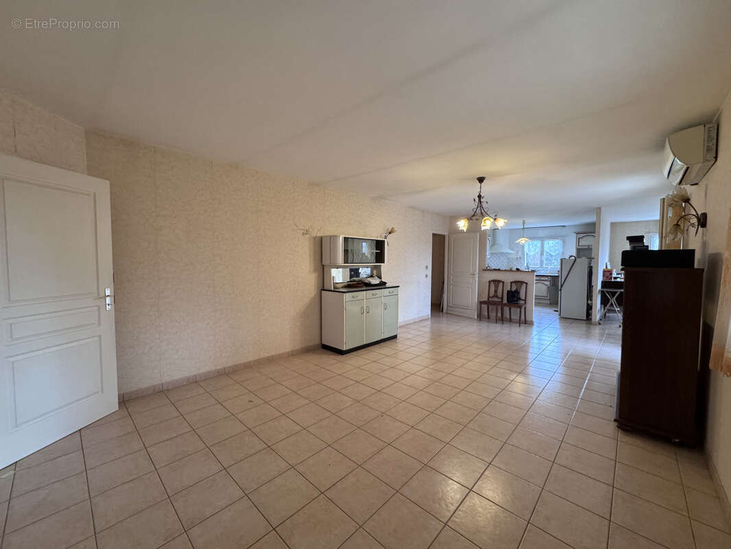 Maison à MONTBOUCHER-SUR-JABRON