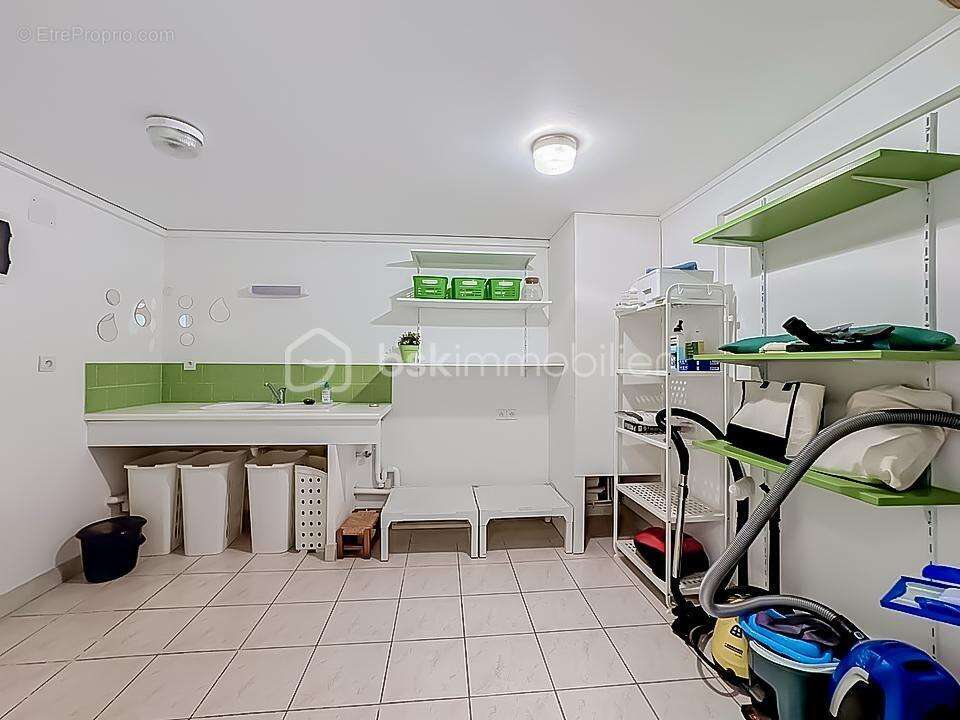*** magnifique villa t7 de 222 m² avec piscine - castries *** - photo 27