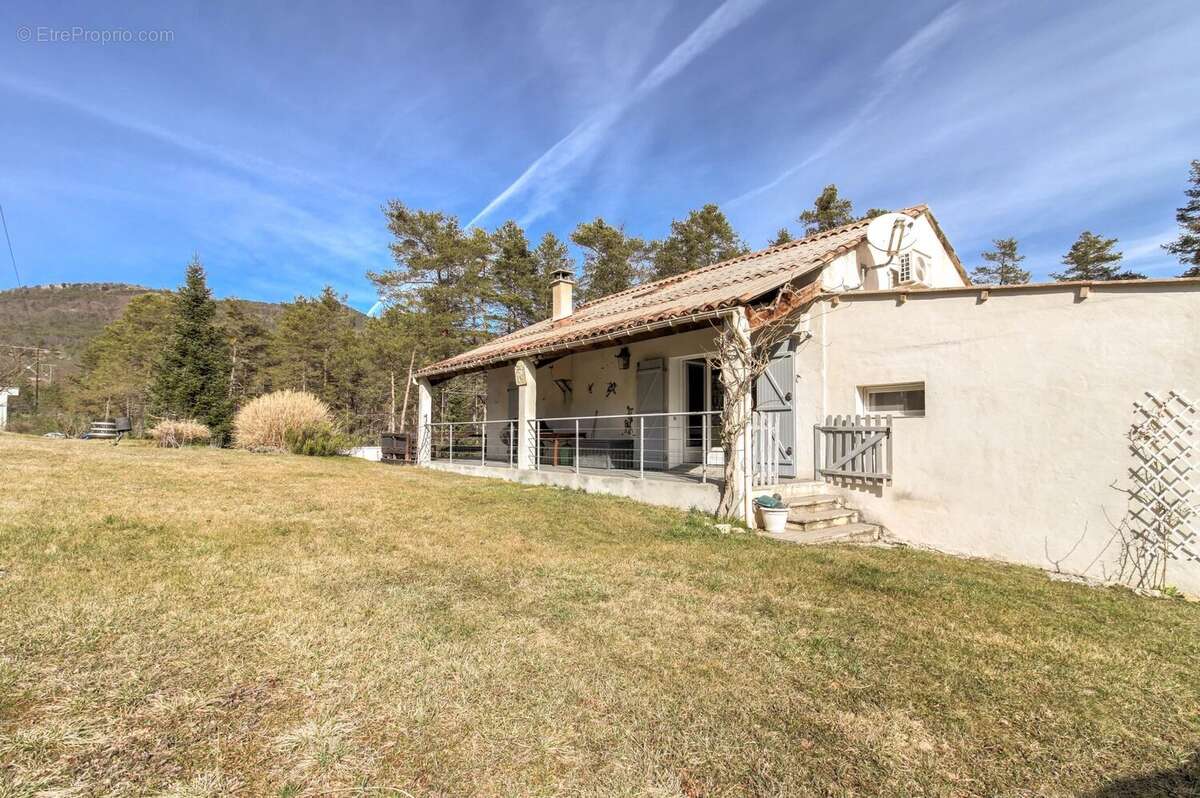 Maison à COLLONGUES