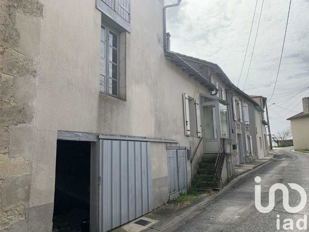 Maison 122 m² à Montboyer  - photo 2