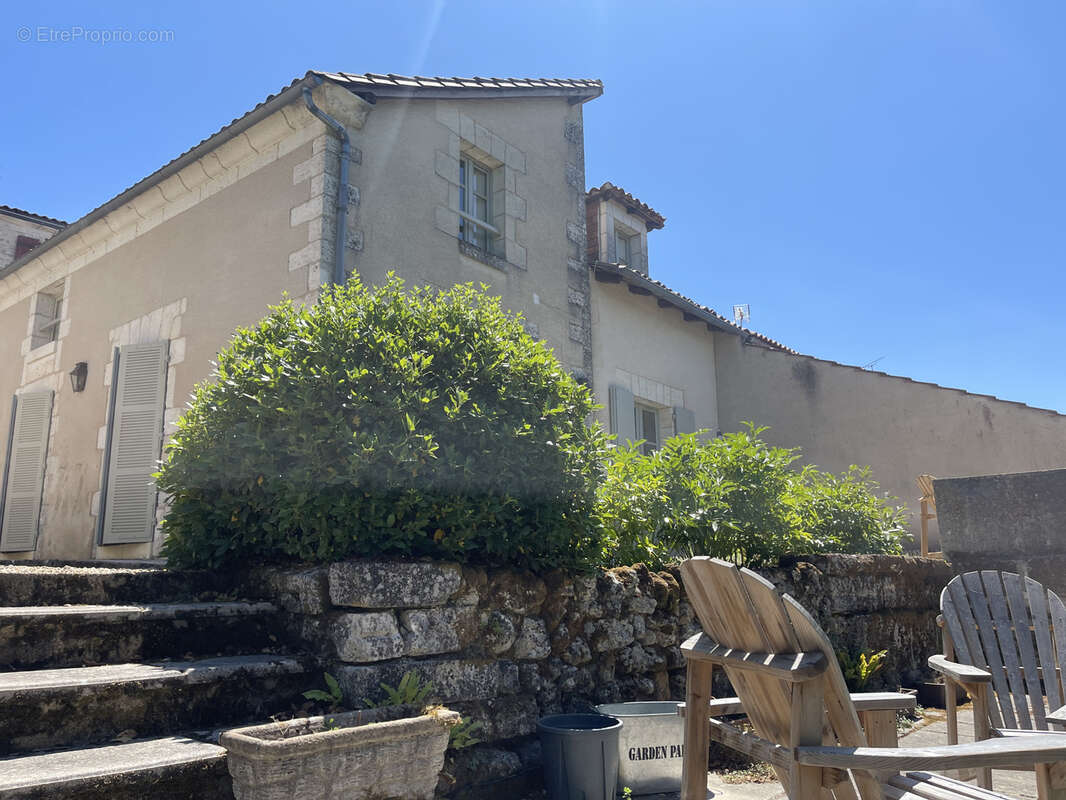 Maison à CHAMPAGNAC-DE-BELAIR