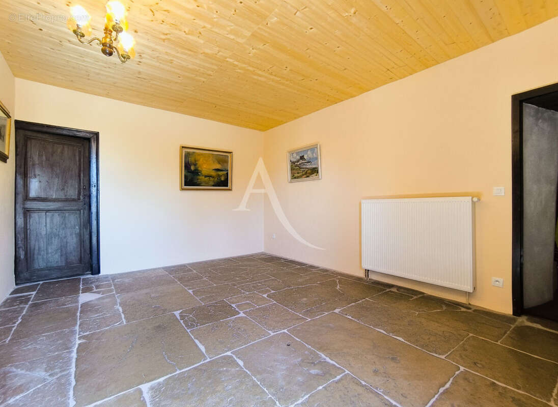 Maison en pierre 122m² + grange aménageable, à 5 min des commerces - photo 4