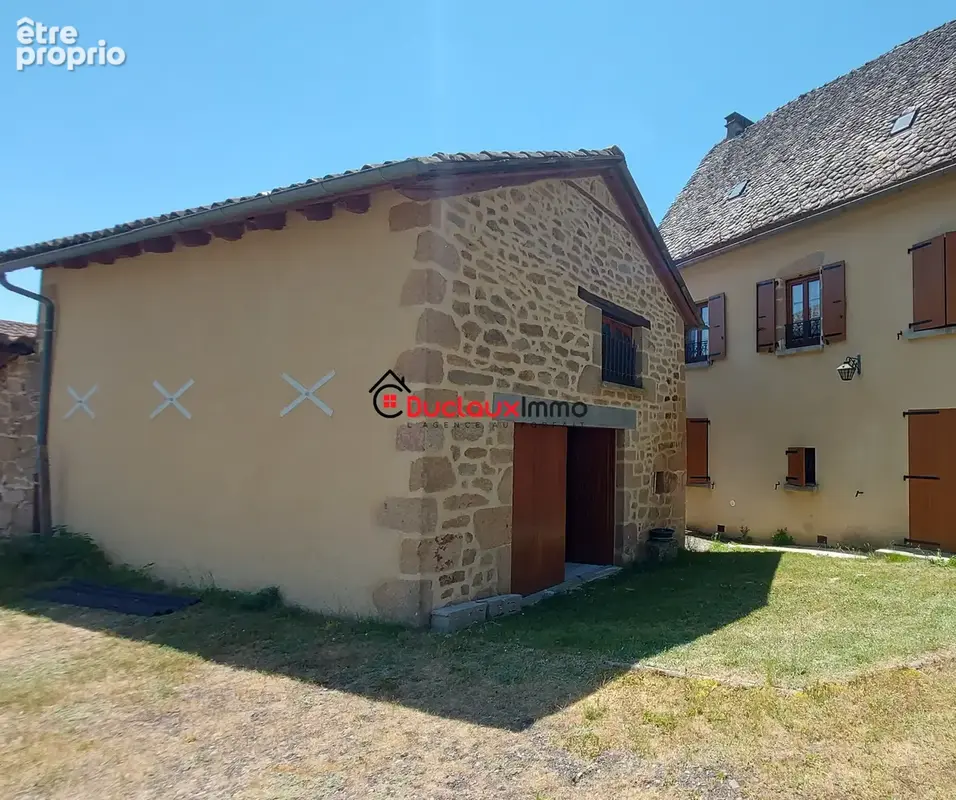 Maison typique en pierre avec une grangette - photo 13