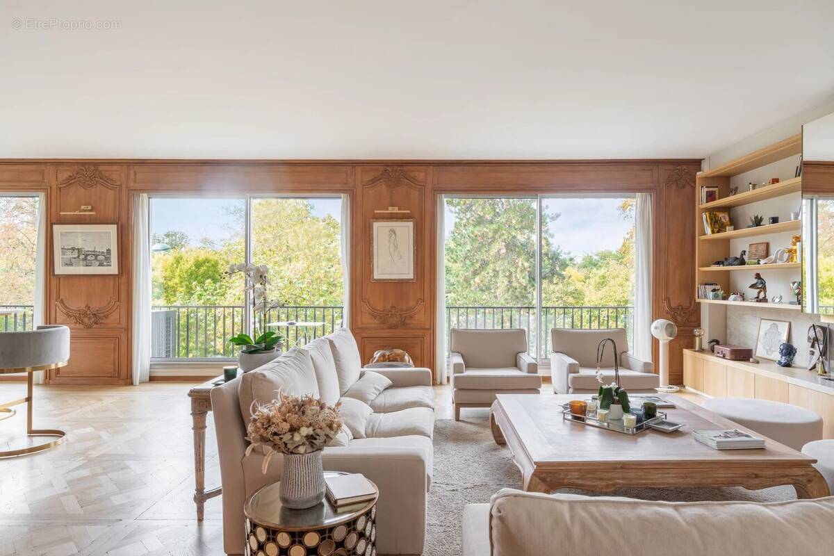 Appartement à PARIS-16E