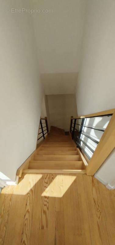 21200 BEAUNE - Appartement en Duplex 3 pièces, 2 chambres 65.12 m2 - Hypercentre - + Grenier + cave - photo 6