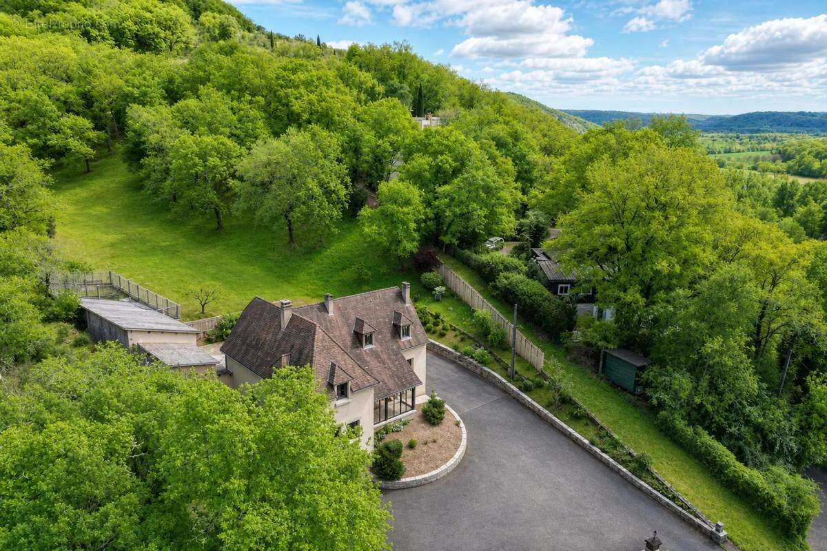 Maison spacieuse et rénovée de 291m² à Souillac - photo 5
