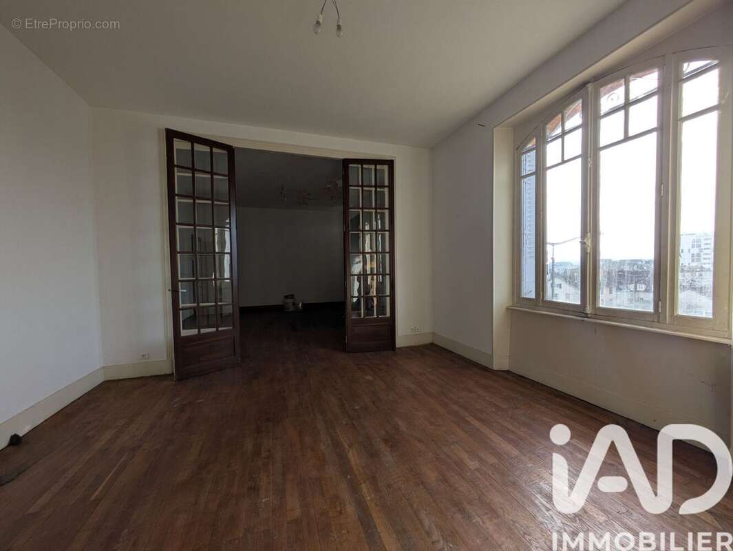 Appartement 420 m² à Montlucon  - photo 2