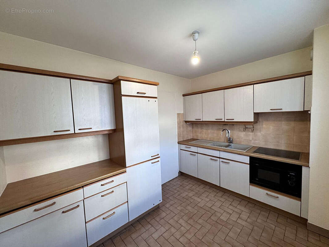 Appartement à COLLONGES-SOUS-SALEVE