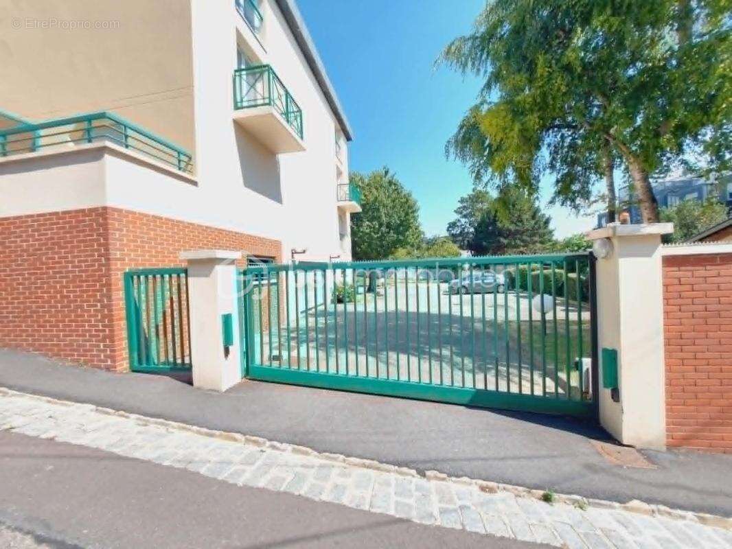 RARE À ROUEN SAINT-GERVAIS – Studio clé en main avec parking, gardien et vue panoramique ! - photo 13