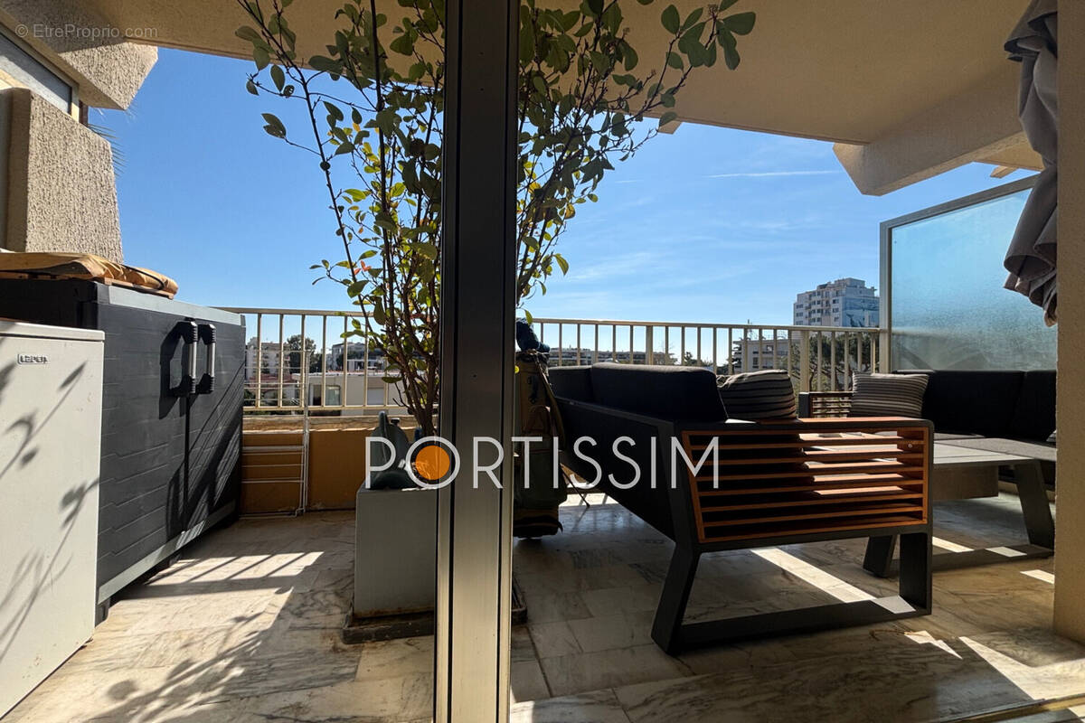 Appartement à SAINT-LAURENT-DU-VAR