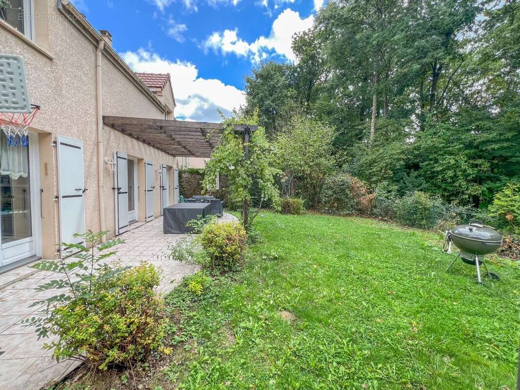 Maison à LE MESNIL-SAINT-DENIS