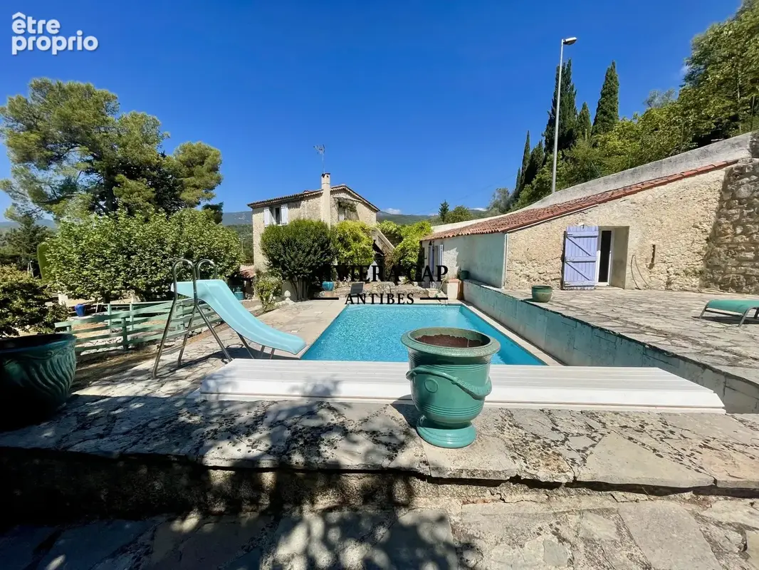 Bastide de 196 m² (263 m² avec annexes) - Maison à FAYENCE