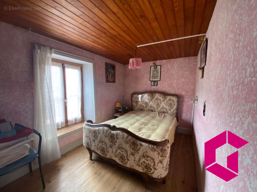 Maison à MARSAC-EN-LIVRADOIS