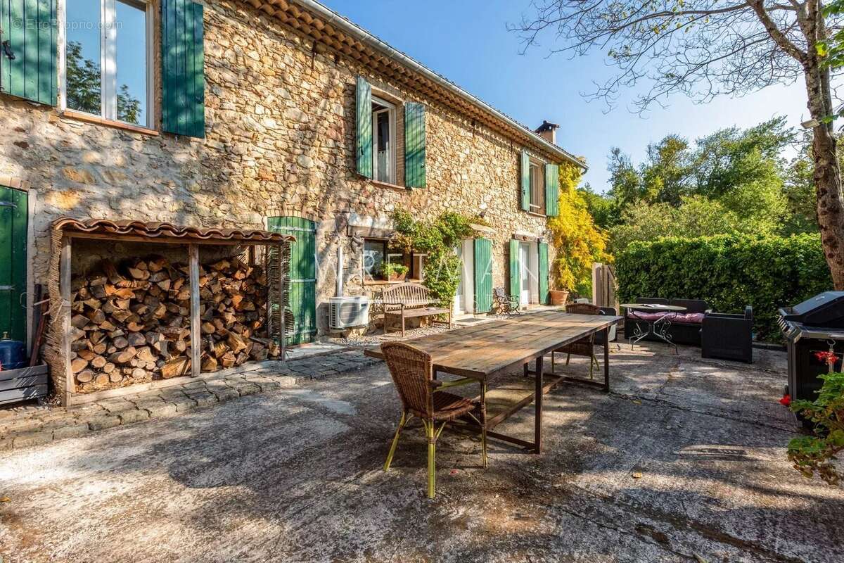 Maison à LE CANNET-DES-MAURES