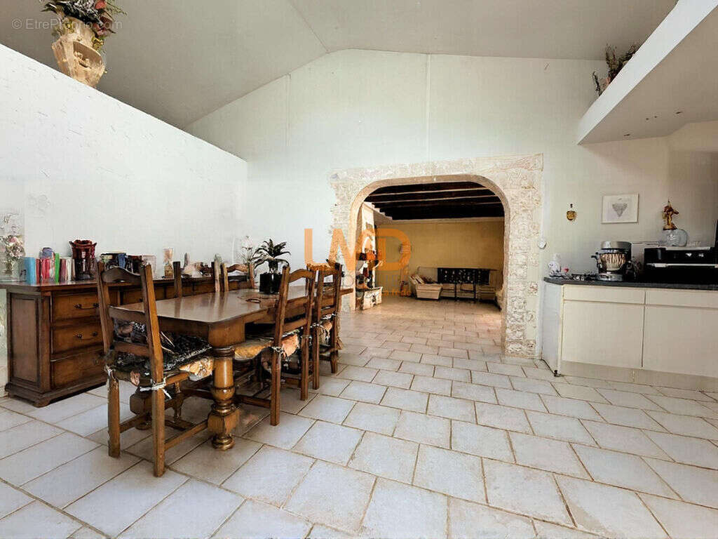 Propriété de 265 m², piscine, logements indépendants à Tourrette - photo 8