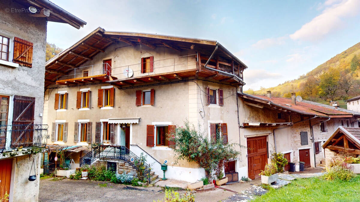 Maison à BOYEUX-SAINT-JEROME