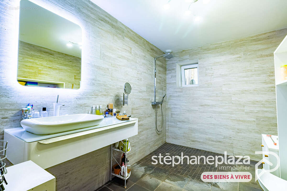 Maison à SAINT-ETIENNE-SUR-CHALARONNE