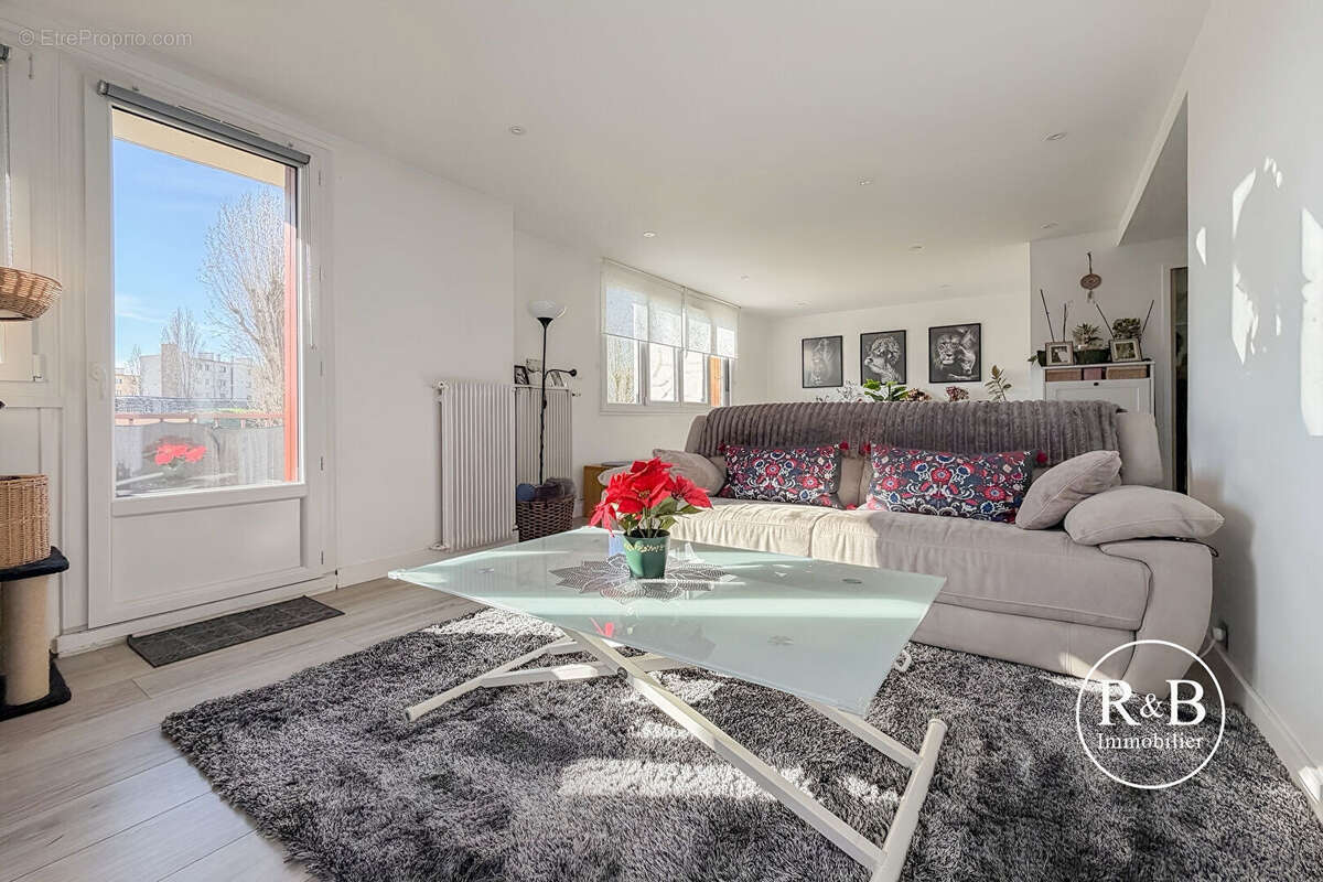 Appartement à LES CLAYES-SOUS-BOIS