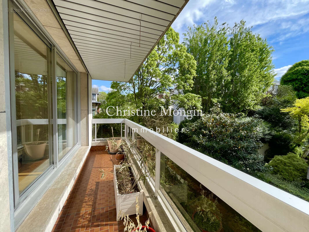 Appartement à NEUILLY-SUR-SEINE