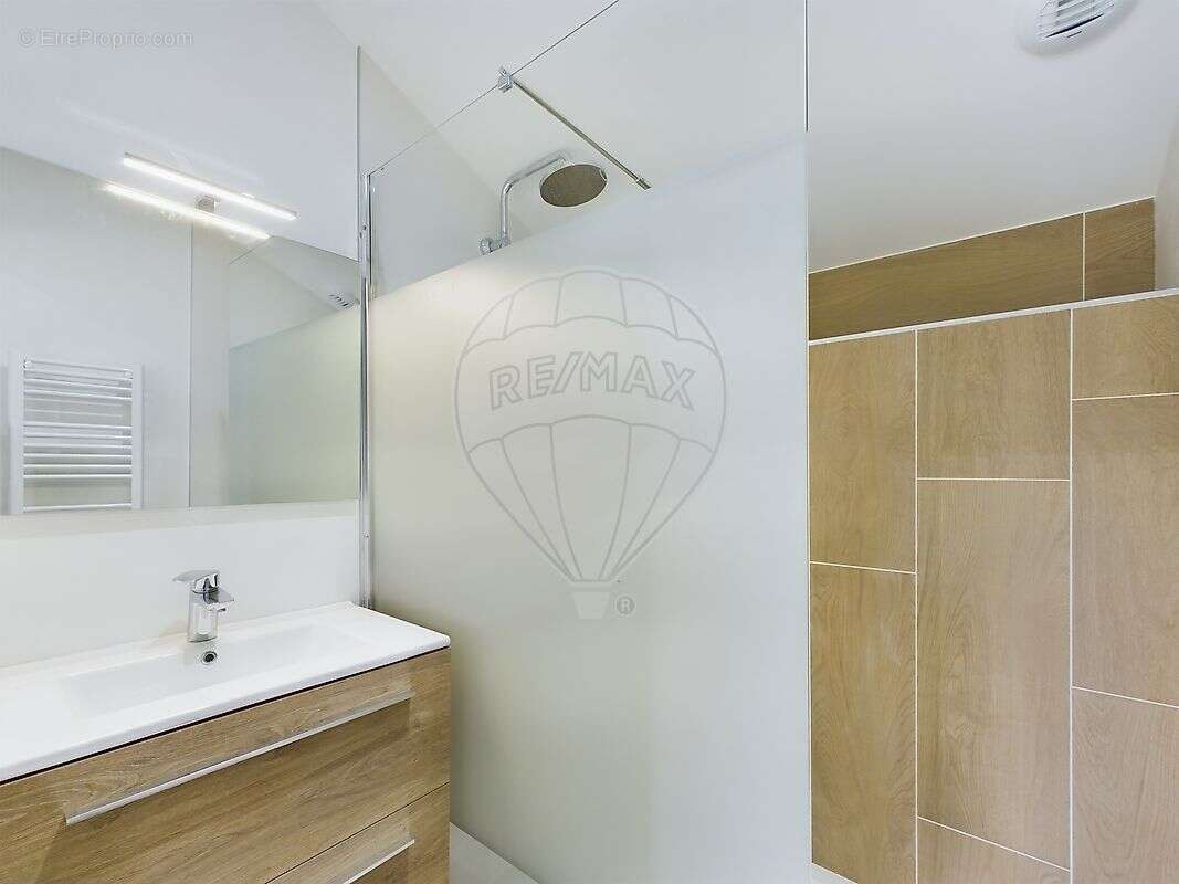 Maison à SAINT-LAURENT-DE-LA-PREE