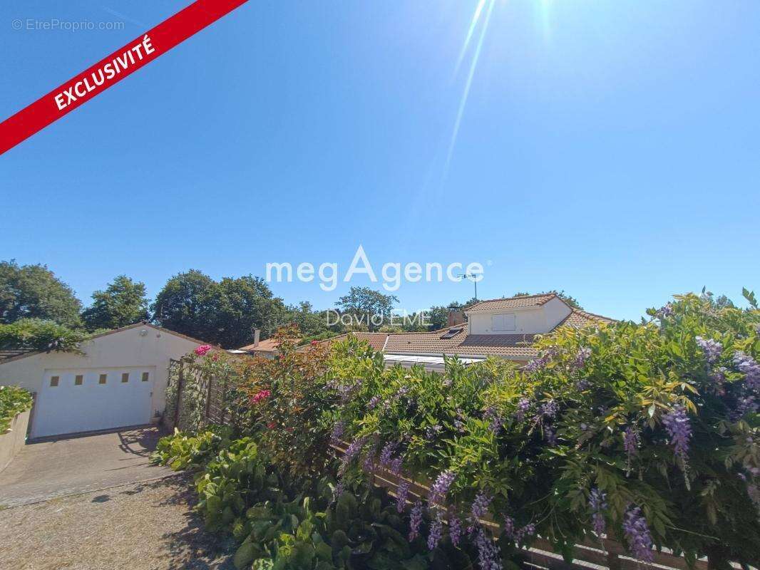 7 Pièces, 220 m2, 4 chambres, 3 dépendances, MACHE - photo 2