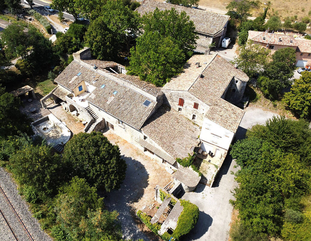 Maison à LES OMERGUES