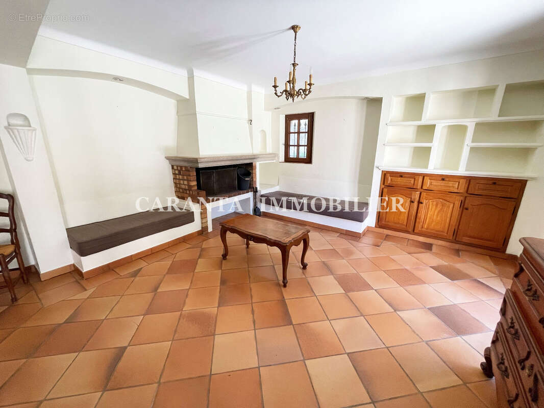 Vente Villa 9 pièces Ste Maxime avec garage et T3 indépendant. - photo 8