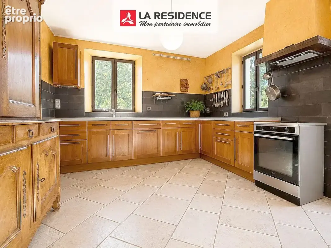 Maison 9 pièces 206 m² à vendre à La Villeneuve-En-Chevrie (78270) - photo 4
