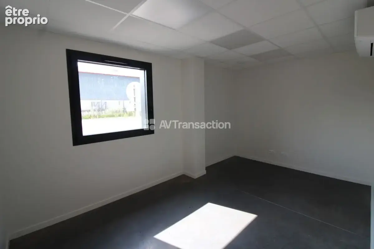 1379 m² à Aoste  - photo 7
