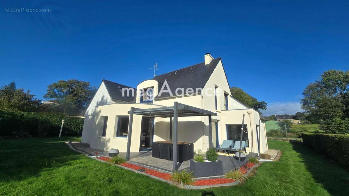 Maison à LOCMALO