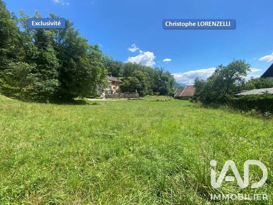 Terrain 1078 m² à Saint-Pierre-De-Curtille  - photo 5