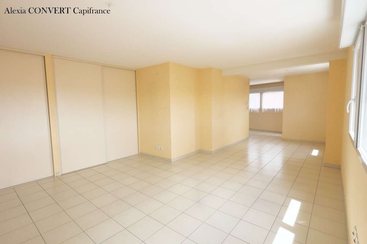 Appartement à vendre 5 pièces garage+ cave + parking BOURG EN BRESSE (01) - photo 2