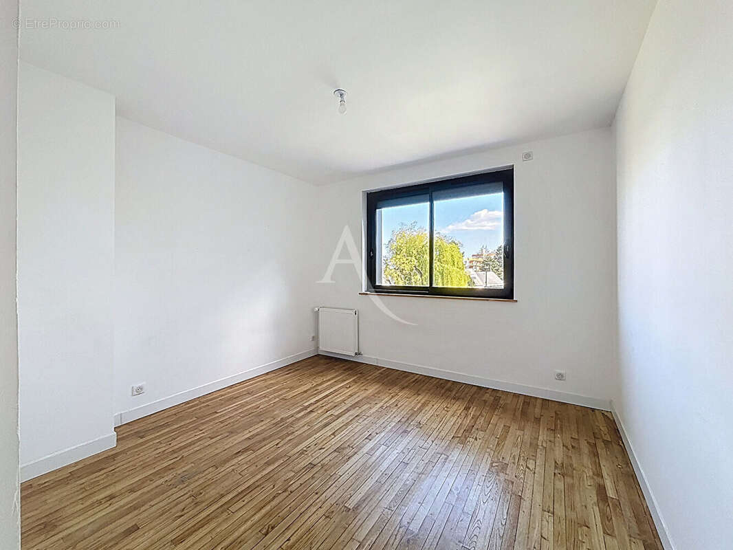 ANGERS - Maison rénovée + un local professionnel loué - photo 7