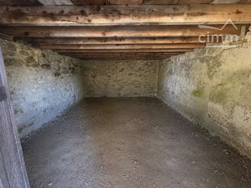 Maison d'habitation avec dépendances et jardin - photo 24
