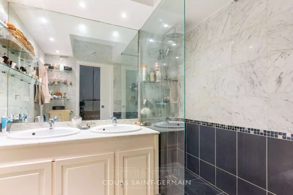 Appartement à PARIS-15E