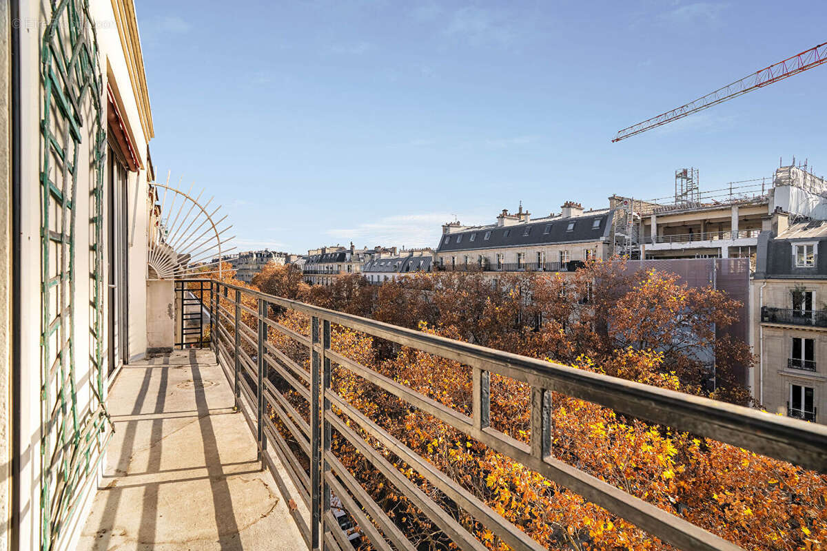 Appartement à PARIS-17E